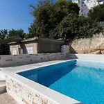 Kusalo- One Bedroom With Terrace 4 *